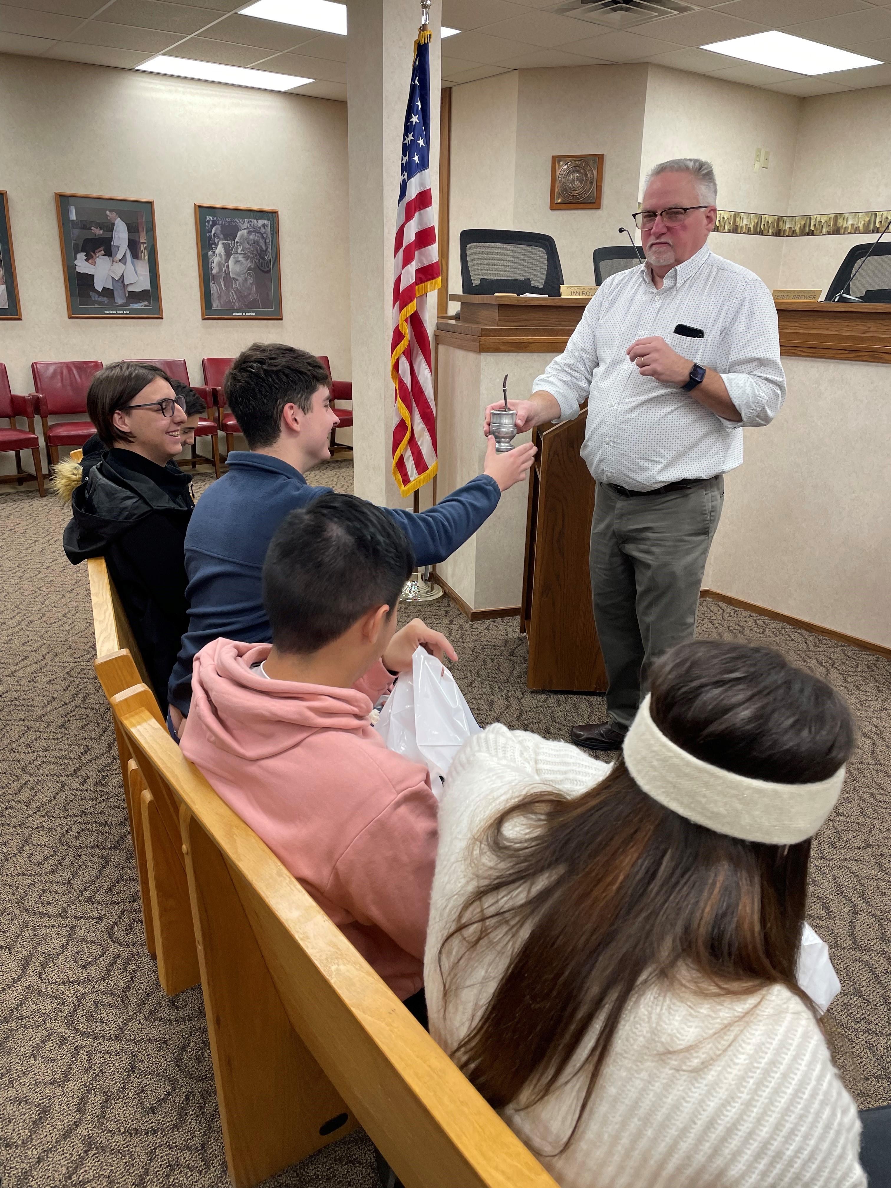 Mayor with students from Argentia 